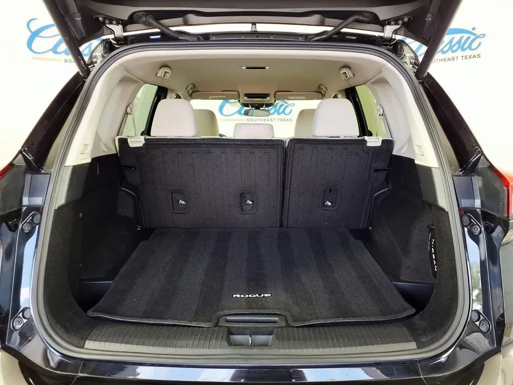 Used 2025 Super Black Nissan SV image 10