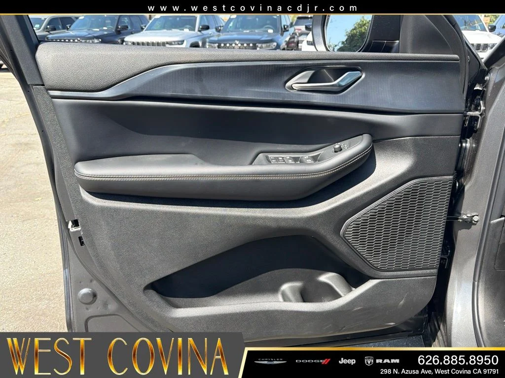 New 2026 Baltic Gray Metallic Clearcoat Jeep Laredo image 17