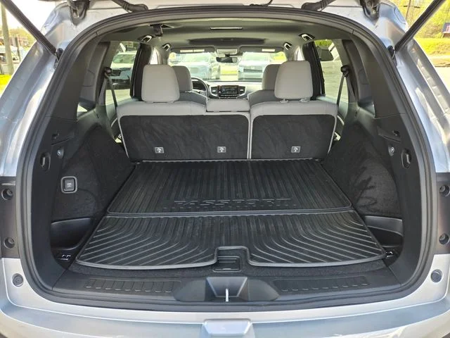 Used 2023 Silver Honda EX-L image 18