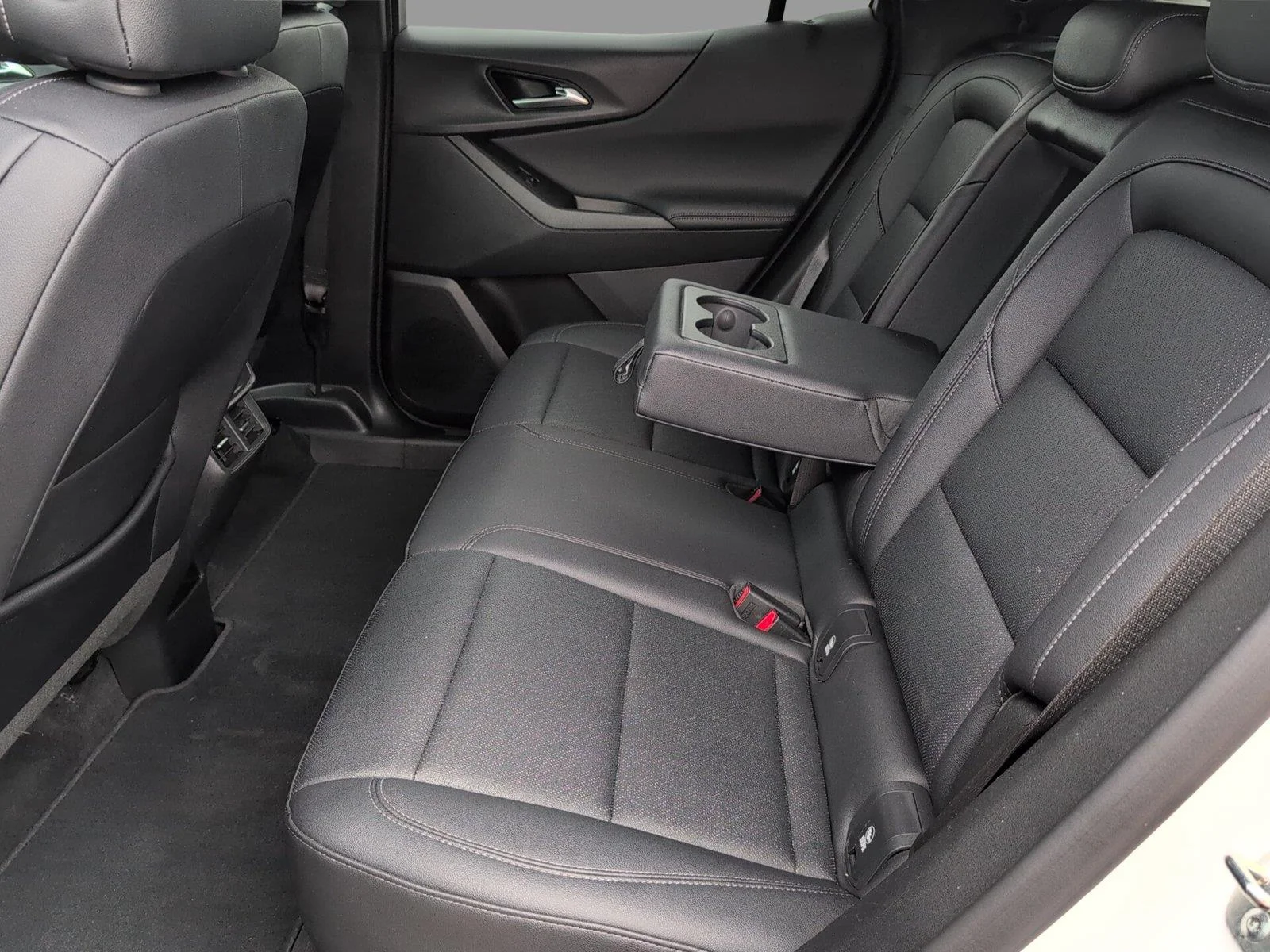 Used 2025 Summit White Chevrolet LT image 33