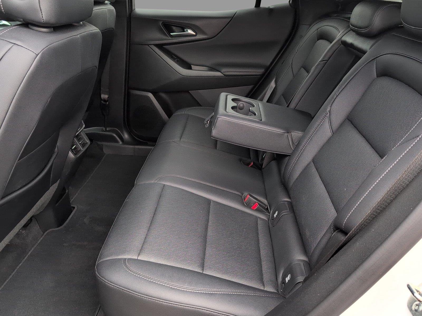 Used 2025 Summit White Chevrolet LT image 33