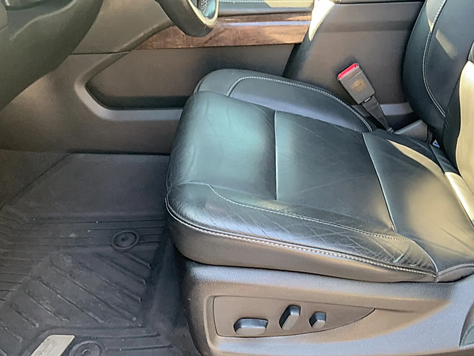 Used 2019 Silver Ice Metallic Chevrolet LT image 11