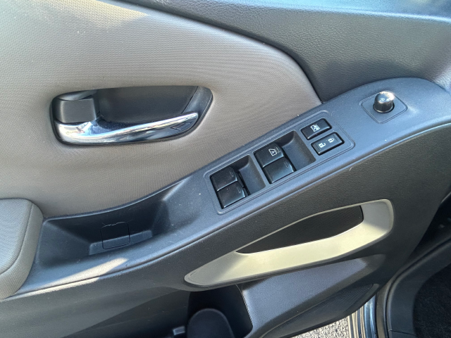 Used 2022 Gray Nissan SV image 16