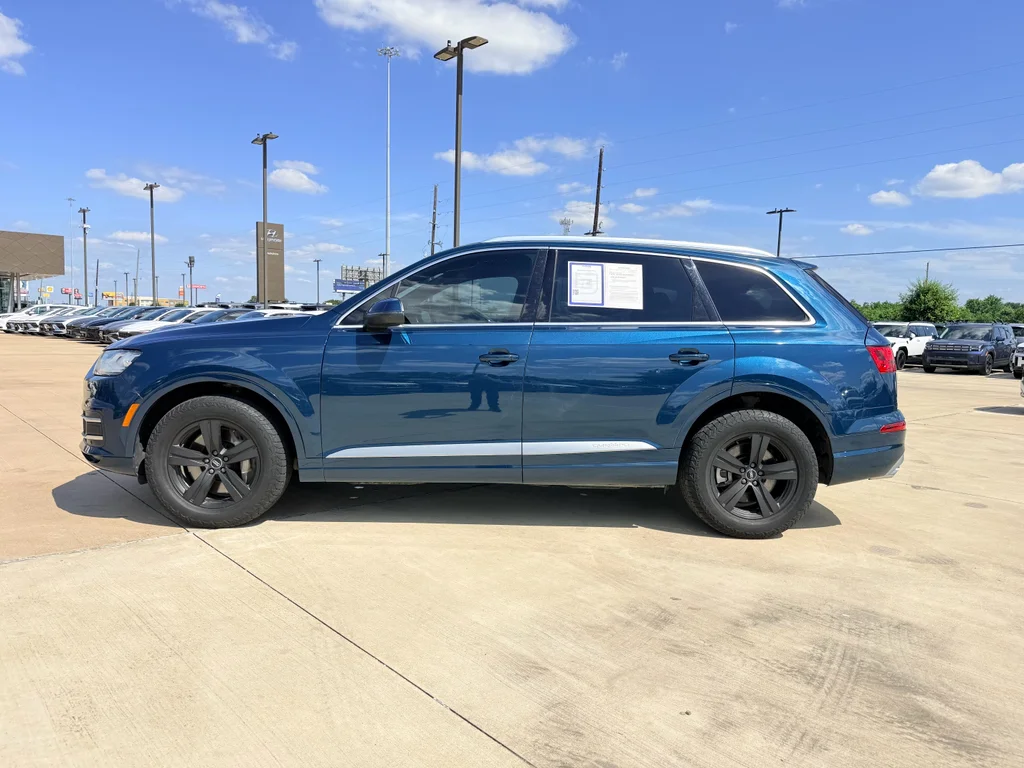 Used 2018 Ink Blue Metallic Audi Premium Plus image 9