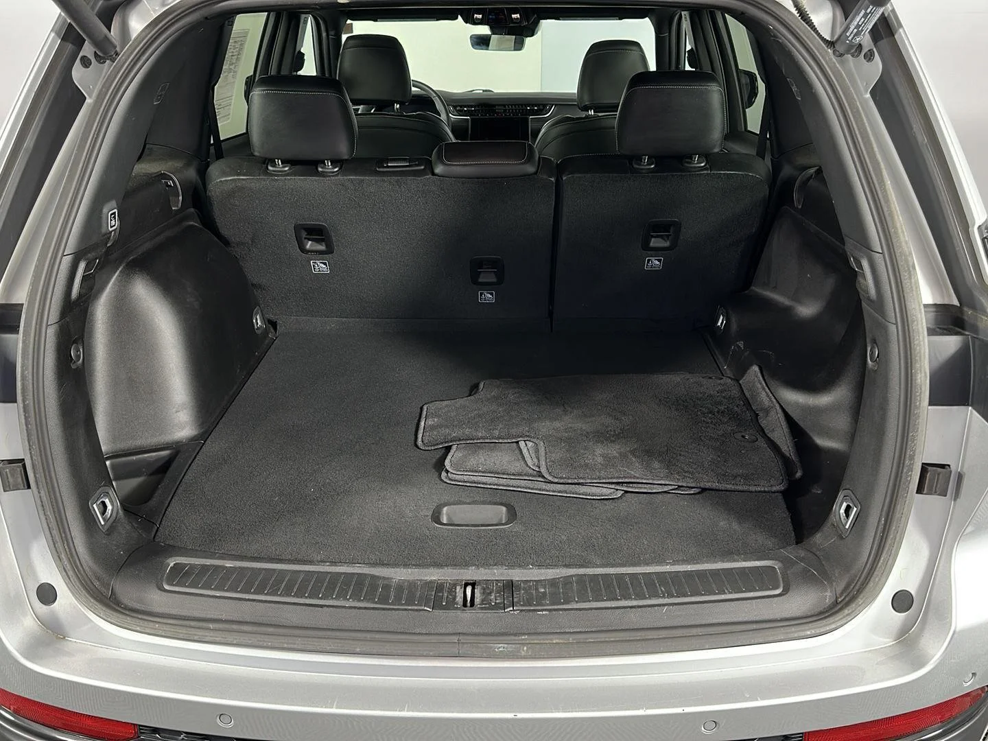 Used 2025 Silver Zynith Jeep Altitude X image 10