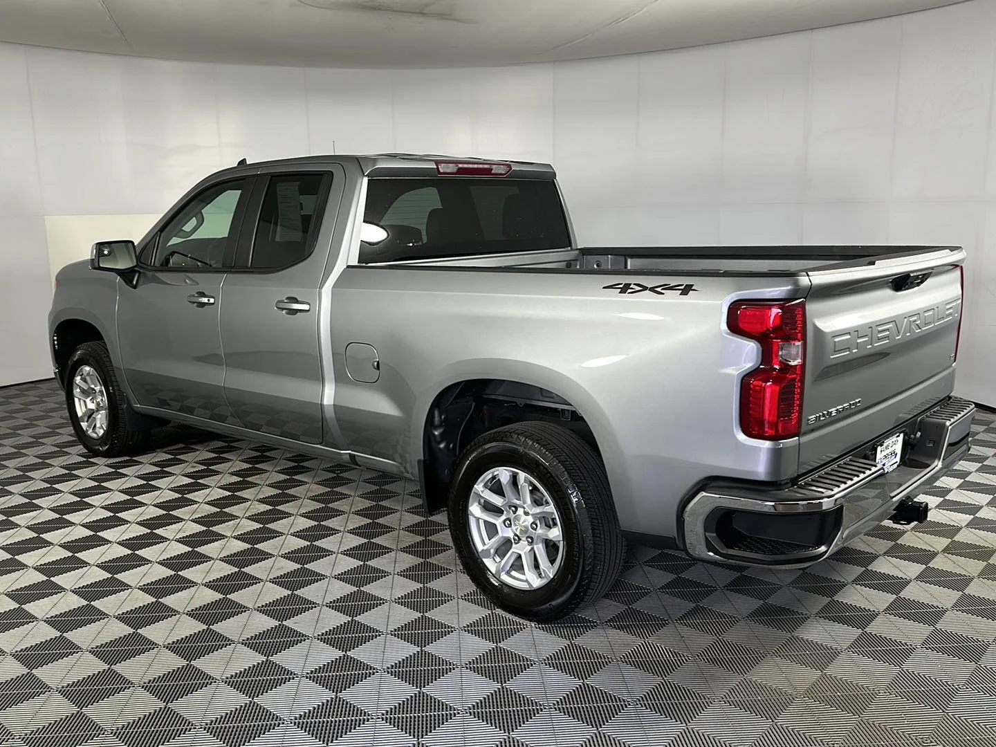 Used 2024 Sterling Gray Metallic Chevrolet LT image 23