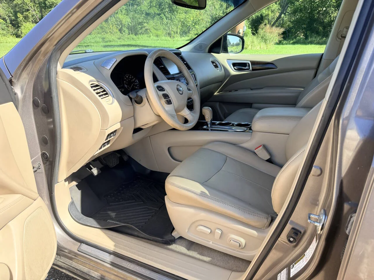 Used 2014 Tan Nissan SL 4dr SUV image 22