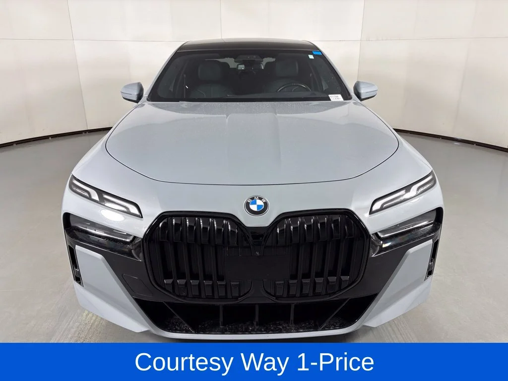 Used 2023 Gray BMW 740i image 4