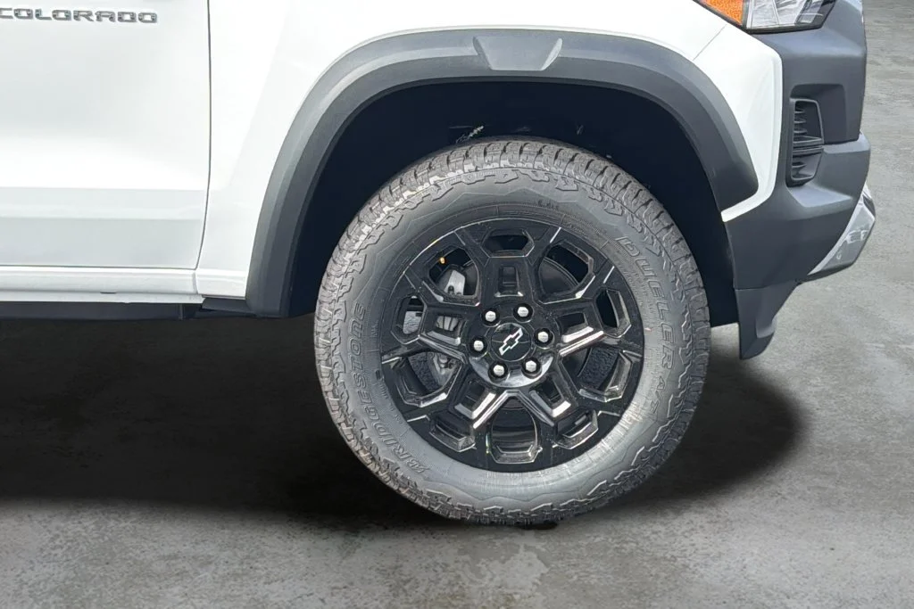 New 2026 Summit White Chevrolet Trail Boss image 9