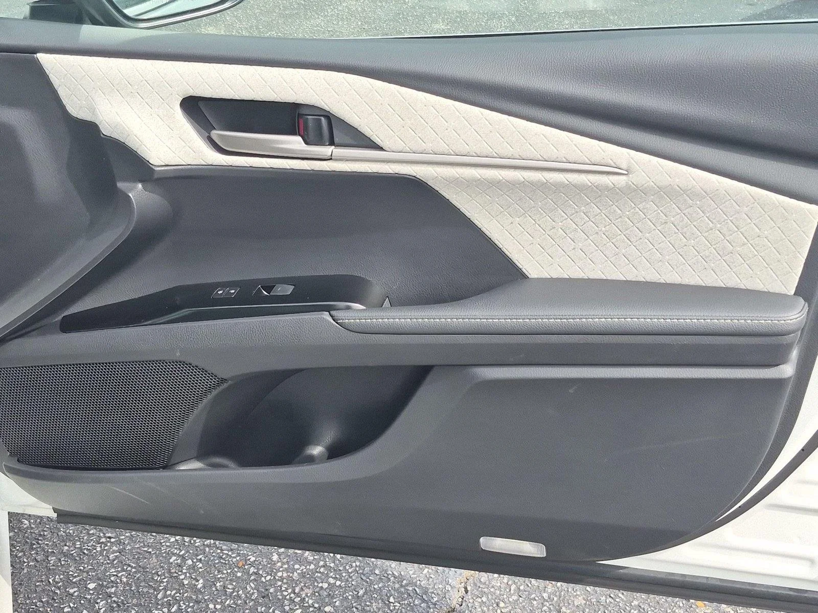 Used 2026 Wind Chill Pearl Toyota XLE image 36