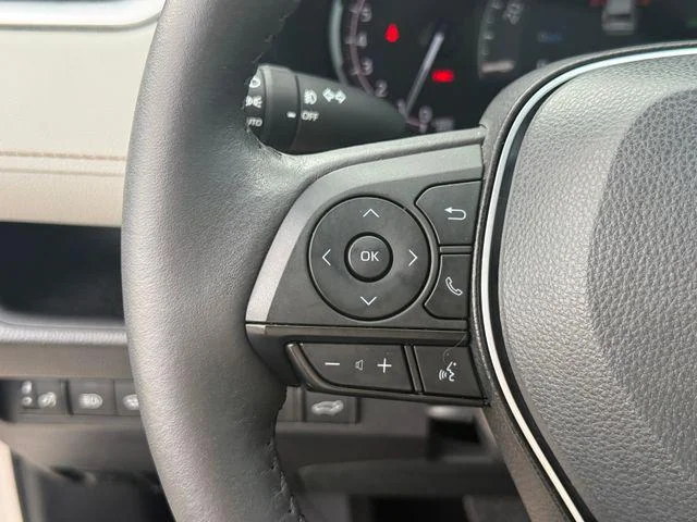Certified Used 2025 Silver Toyota XLE Premium image 50