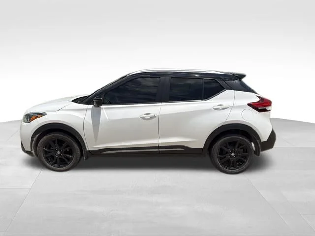 Used 2020 White Nissan SR image 7