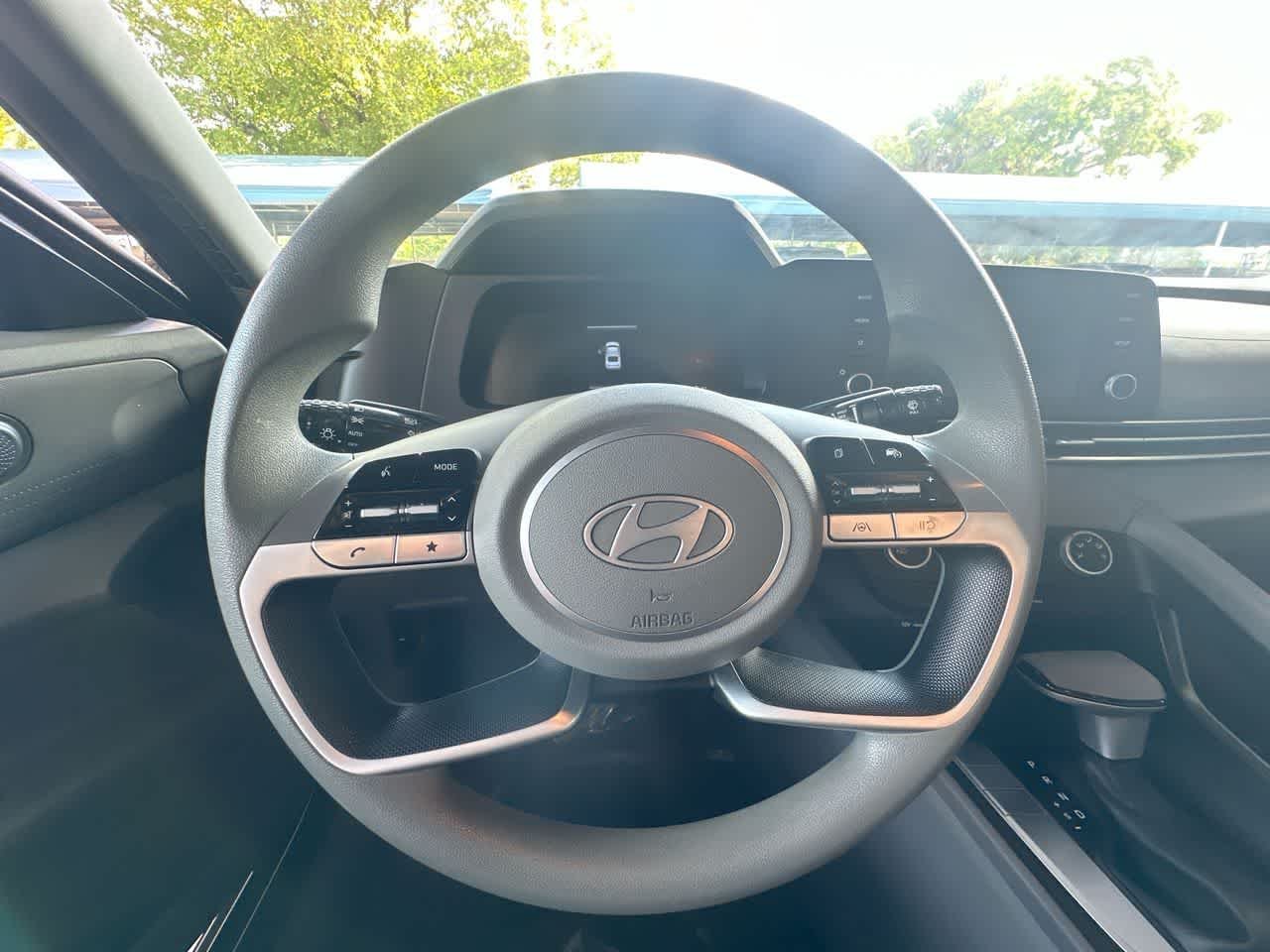 2025 Hyundai Elantra SE - Photo 15