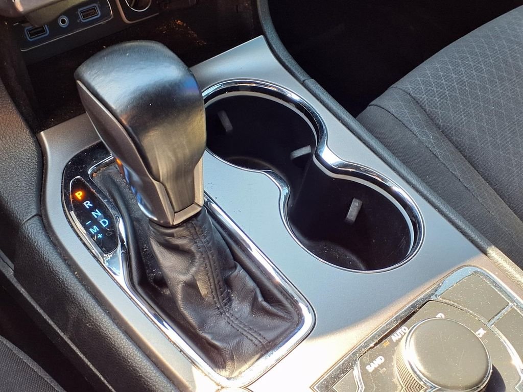Used 2020 Gray Jeep Laredo image 18