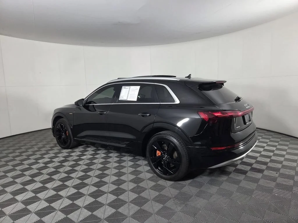 Used 2022 Brilliant Black Audi Premium image 6
