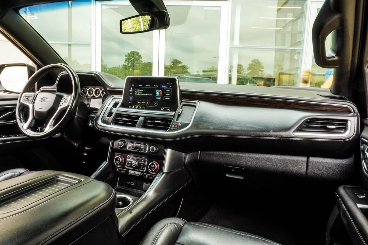 Used 2021 Black Chevrolet Z71 image 19
