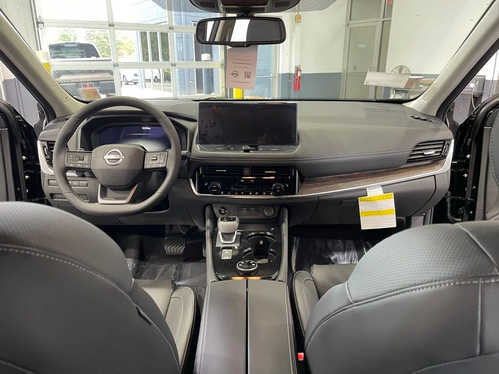 2026 Nissan Rogue Platinum - Photo 9