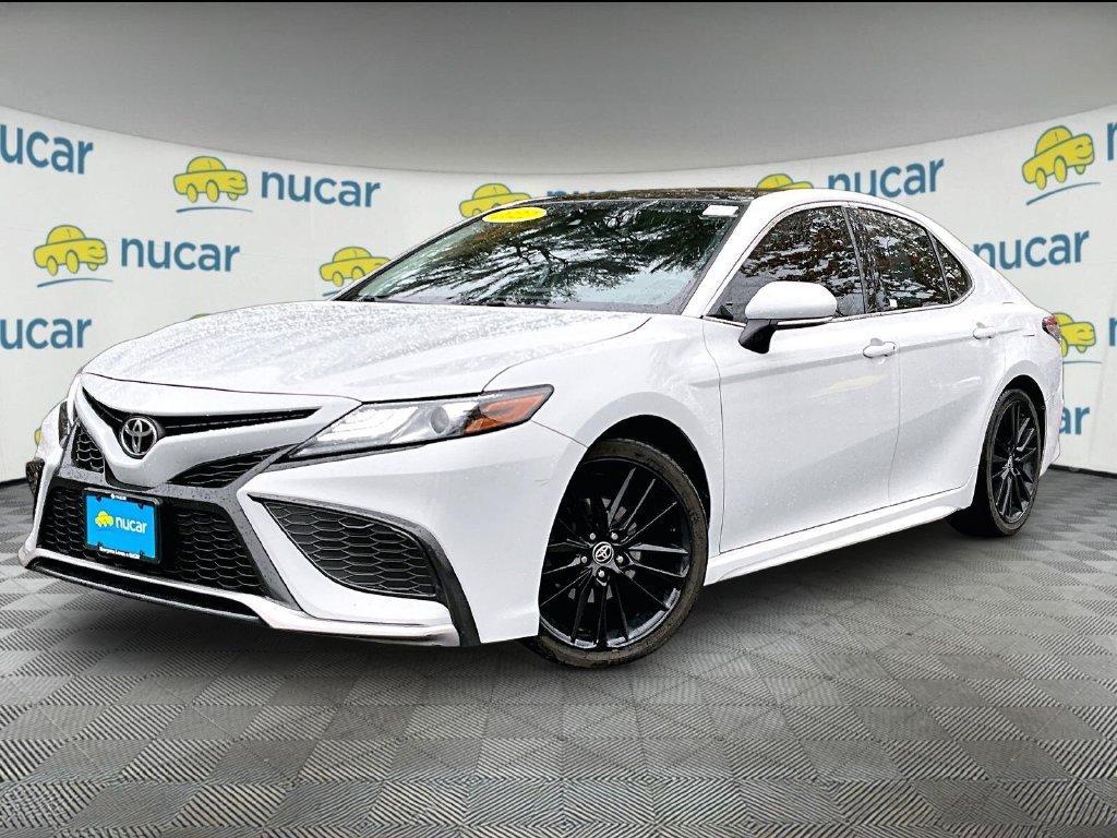 Used 2022 Ice Toyota XSE image 3