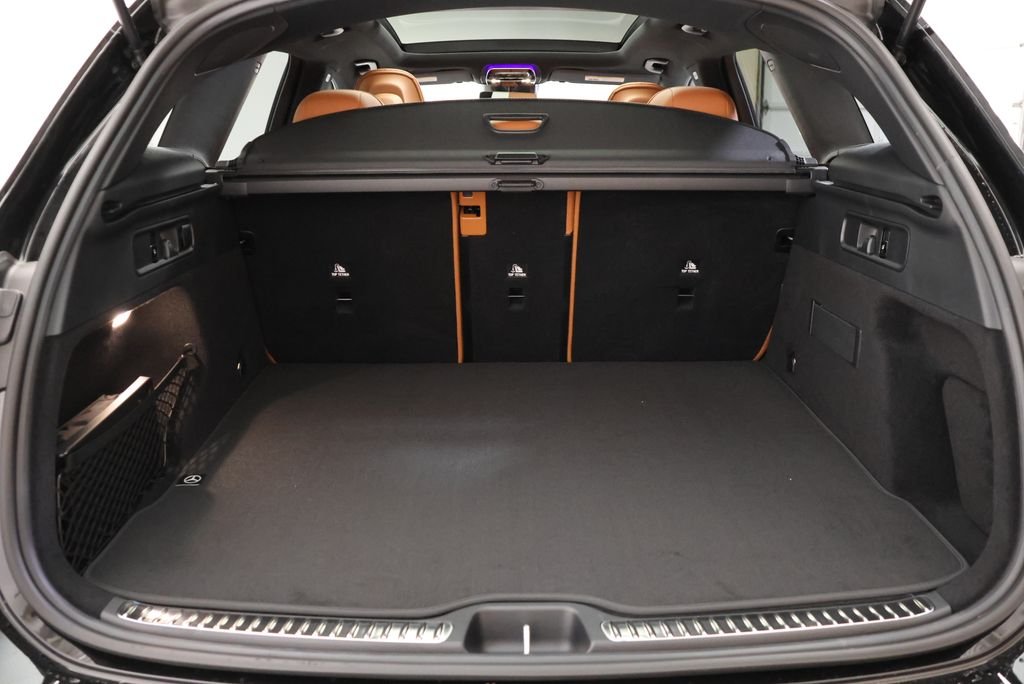 Used 2026 Obsidian Black Metallic Mercedes-Benz GLC 300 image 54