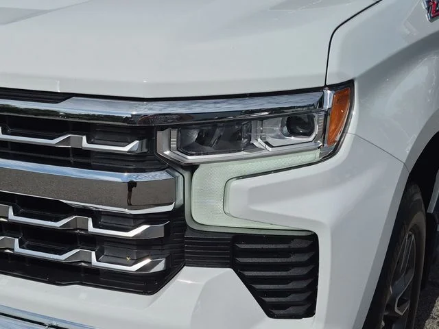 Used 2025 White Chevrolet LTZ image 9