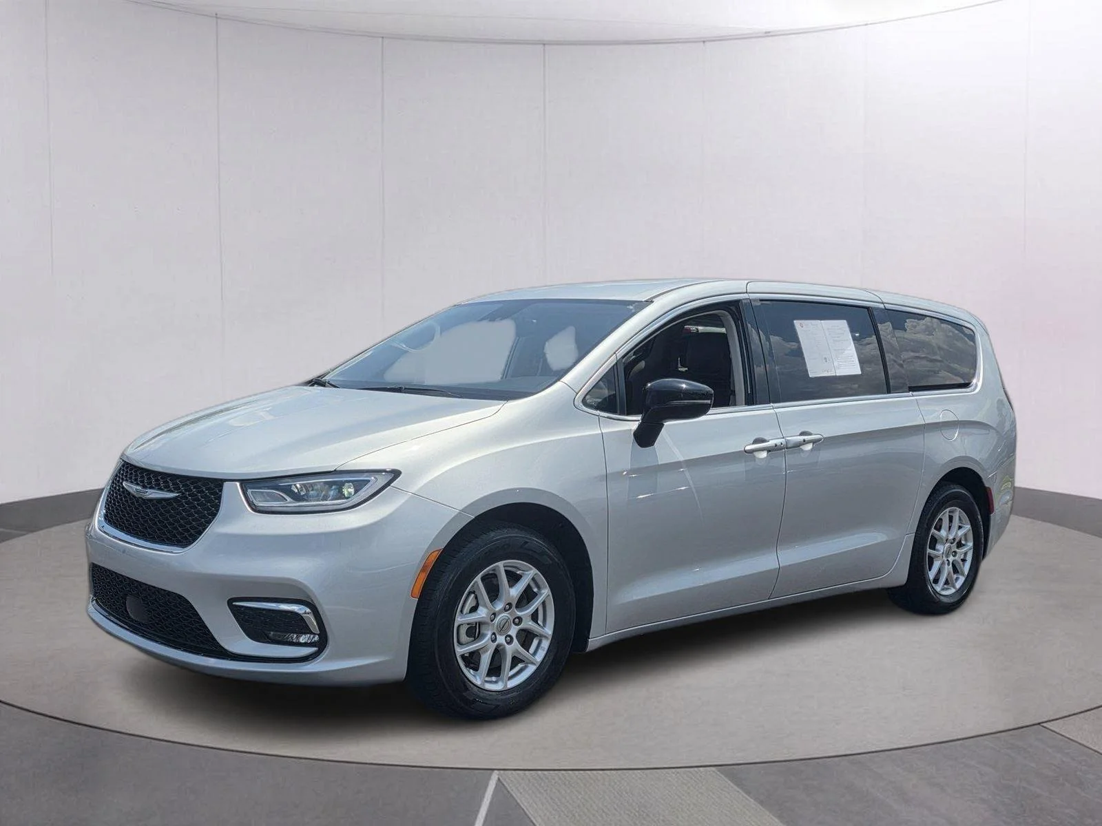Used 2024 Silver Mist Clearcoat Chrysler Touring L image 1