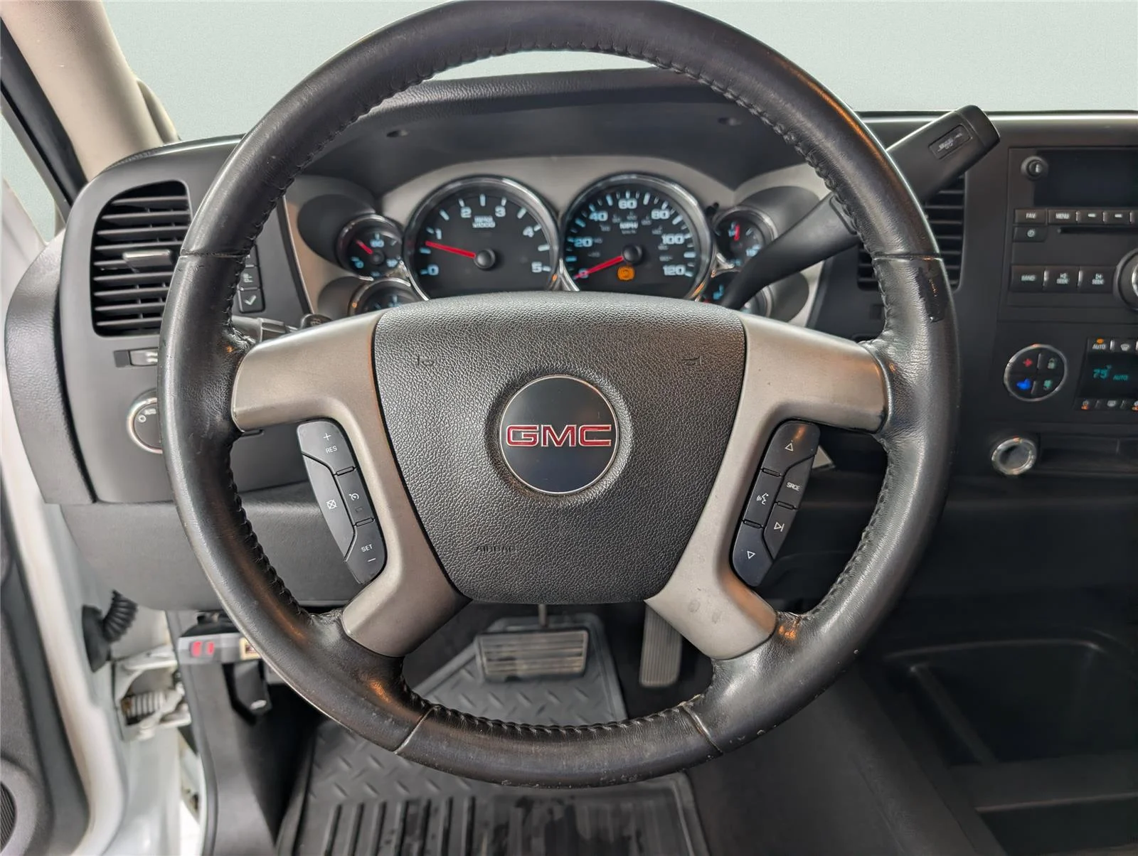Used 2007 Summit White GMC SLE2 image 18