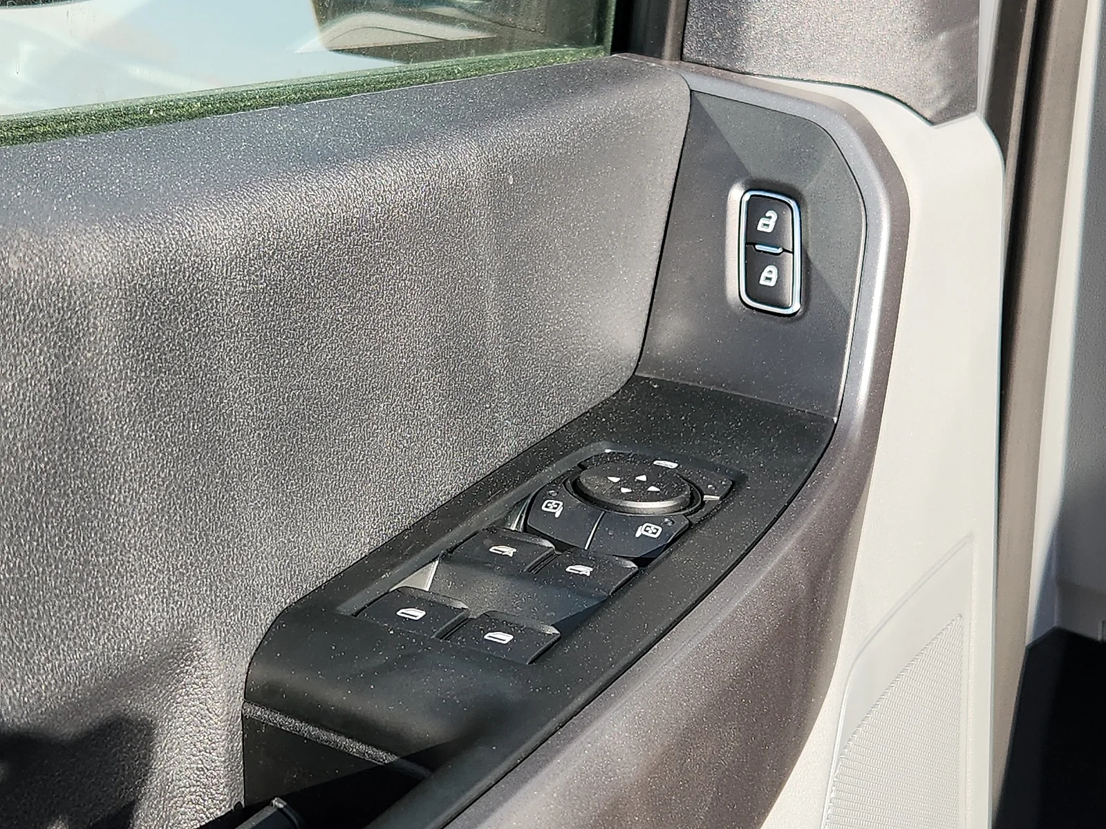 New 2027 Oxford White Ford XLT image 15