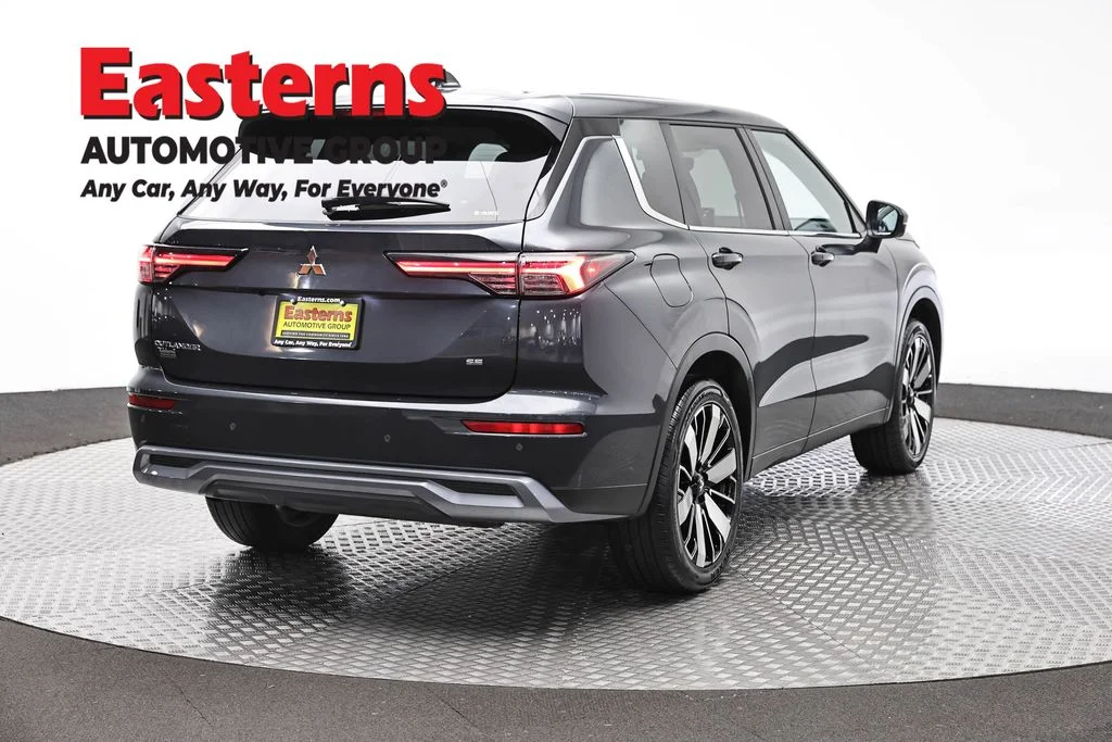 Used 2025 Gray Mitsubishi SE image 5