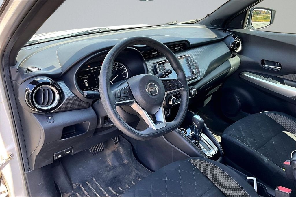 Used 2018 Silver Nissan SV image 11