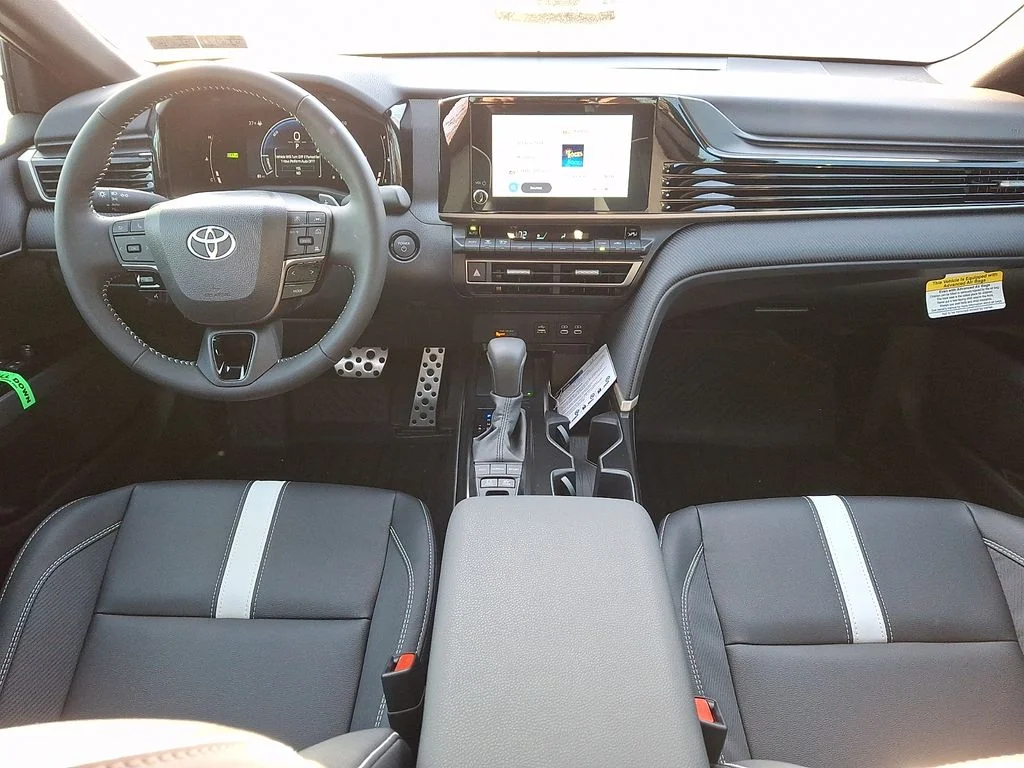 2026 Toyota Camry SE - Photo 11
