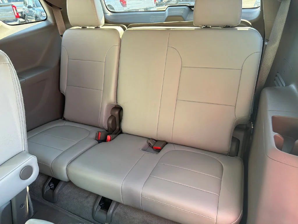Used 2018 White Chevrolet 3LT image 23