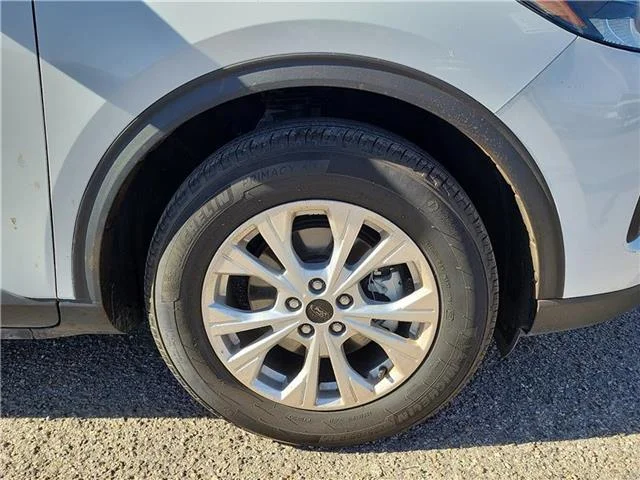 Used 2025 Oxford White Ford Active Front-Wheel Drive image 7