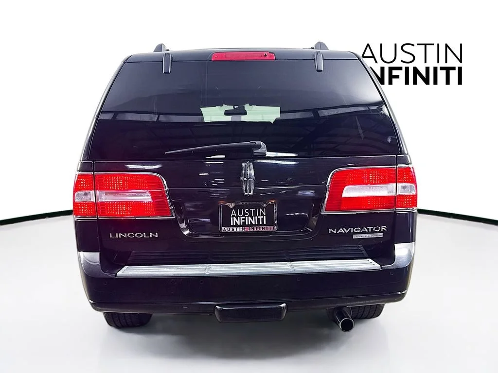 Used 2013 Black Lincoln Base image 7