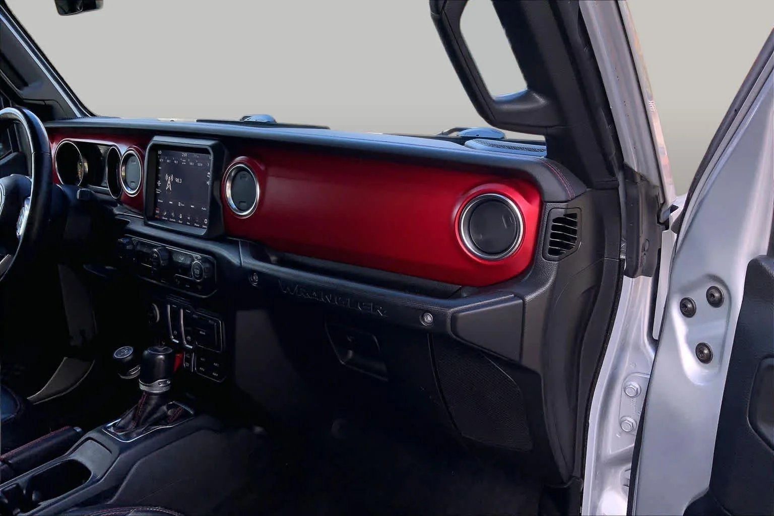 Used 2023 Silver Zynith Clearcoat Jeep Rubicon image 17