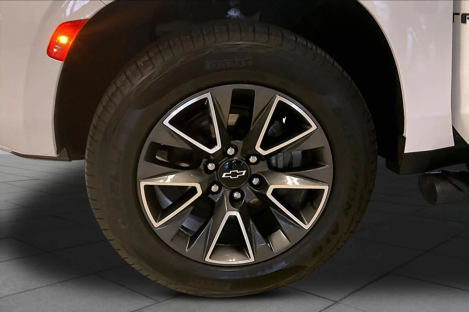 Used 2024 Summit White Chevrolet Z71 image 18