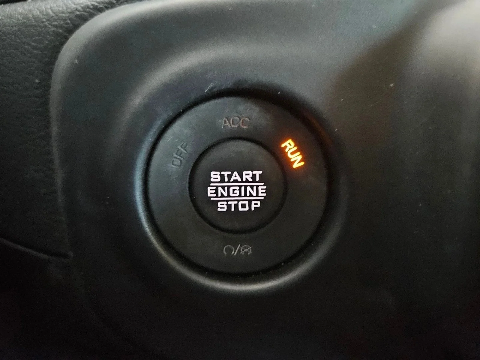 Used 2023 High Velocity Clearcoat Jeep Sahara image 22