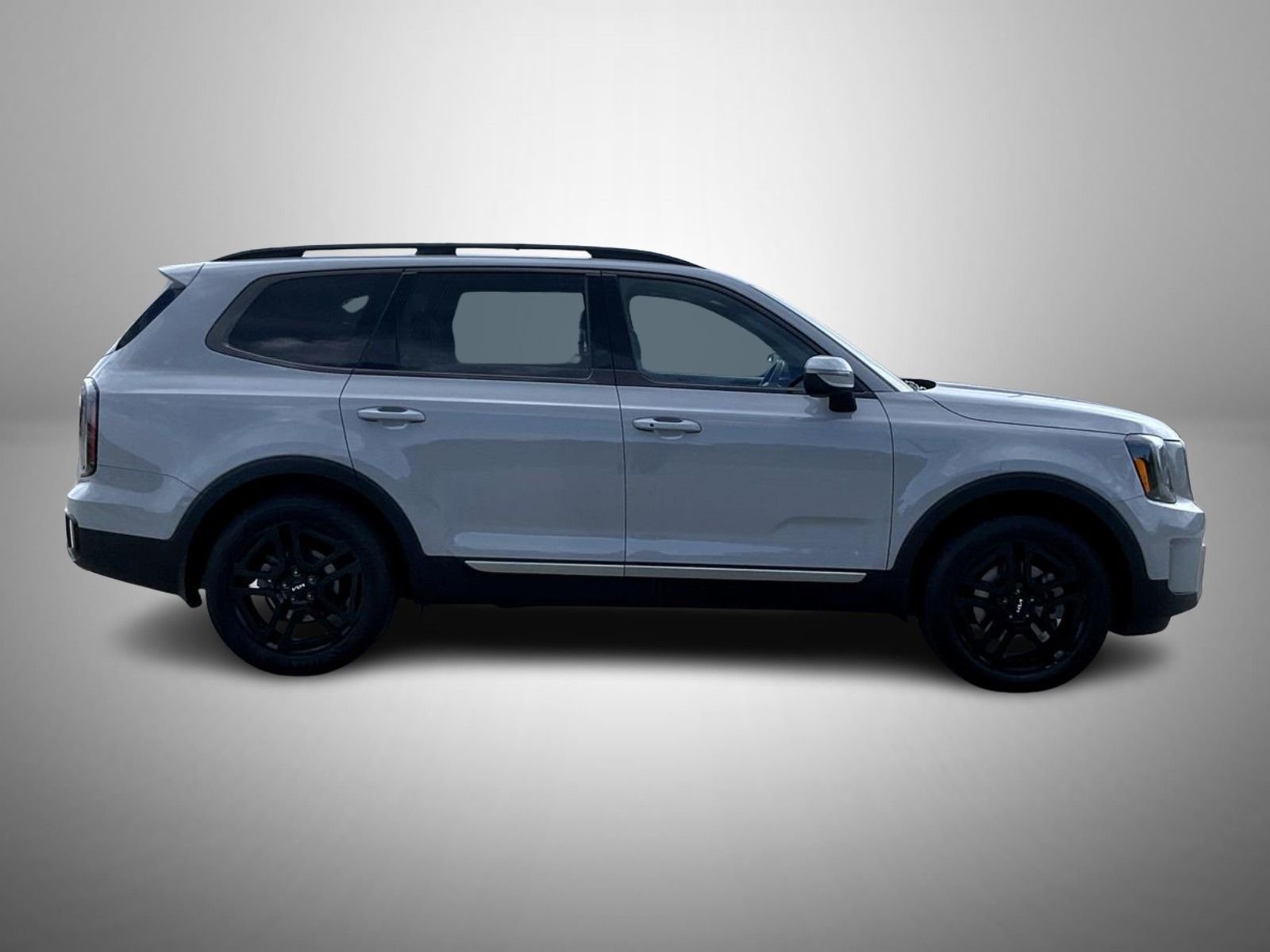 Used 2023 Gray Kia EX X-Line image 4