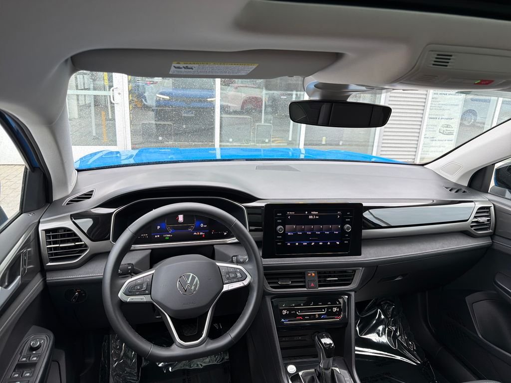 Certified Used 2025 Cornflower Blue w/Deep Black Roof Volkswagen 1.5T SE Black image 15