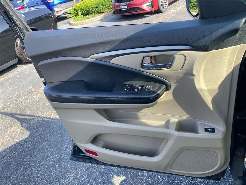 Used 2019 Black Forest Pearl Honda LX image 20