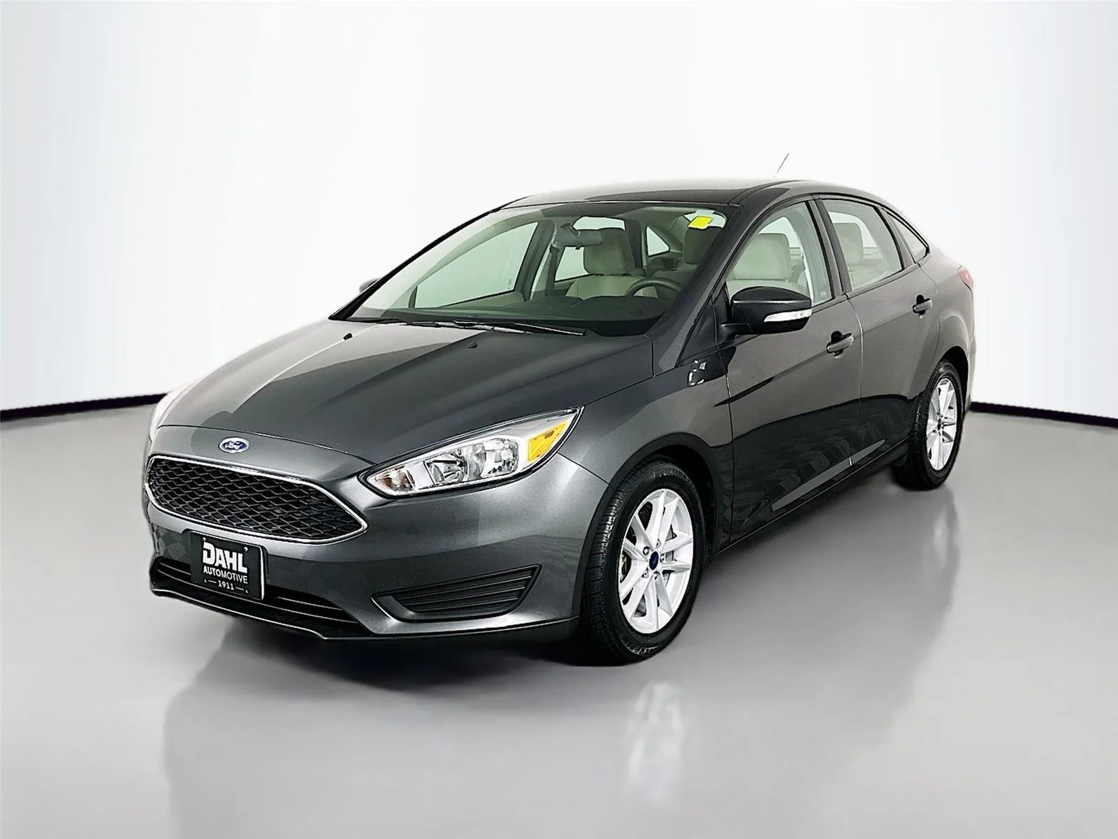 Used 2017  Ford SE image 4