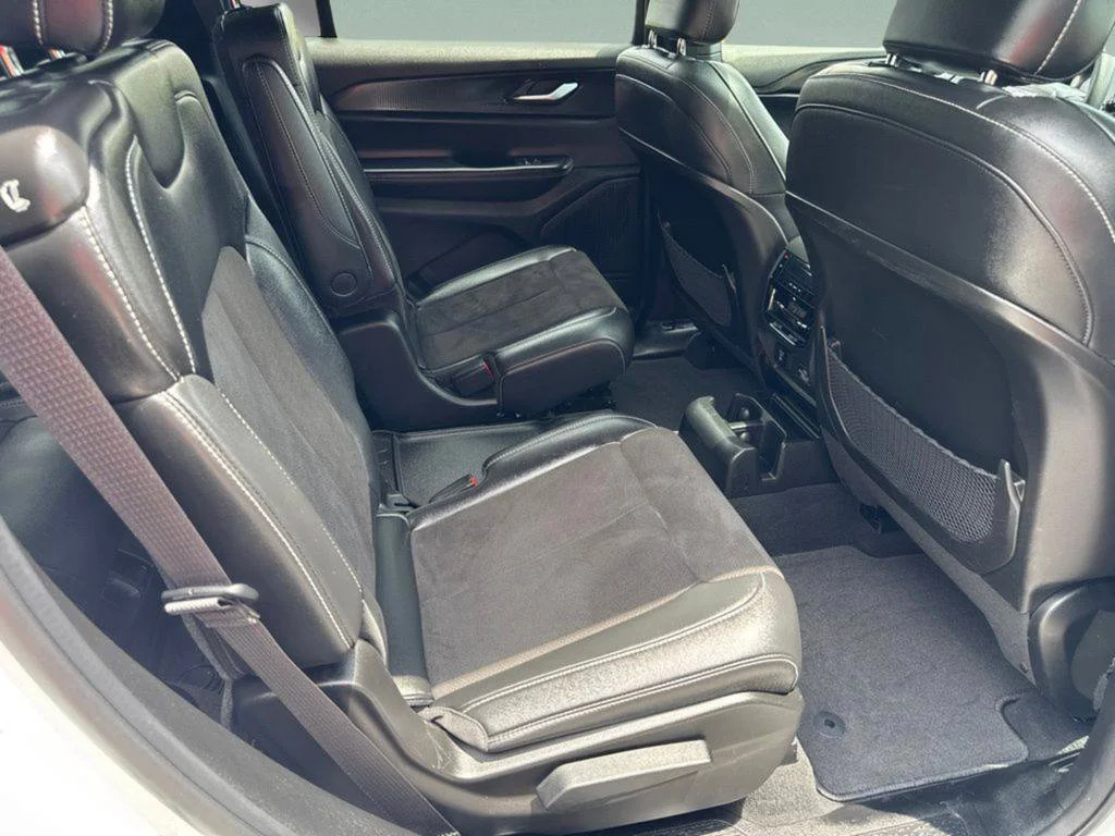 Used 2023 Bright White Clearcoat Jeep Altitude image 33