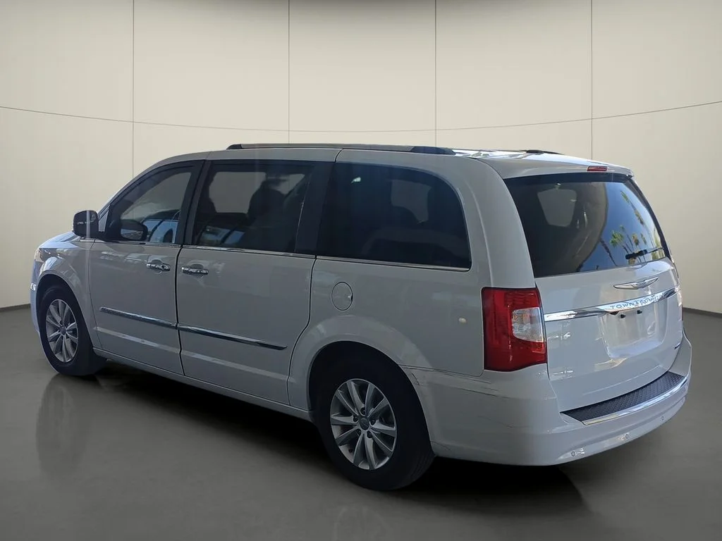 Used 2016 White Chrysler Limited image 5