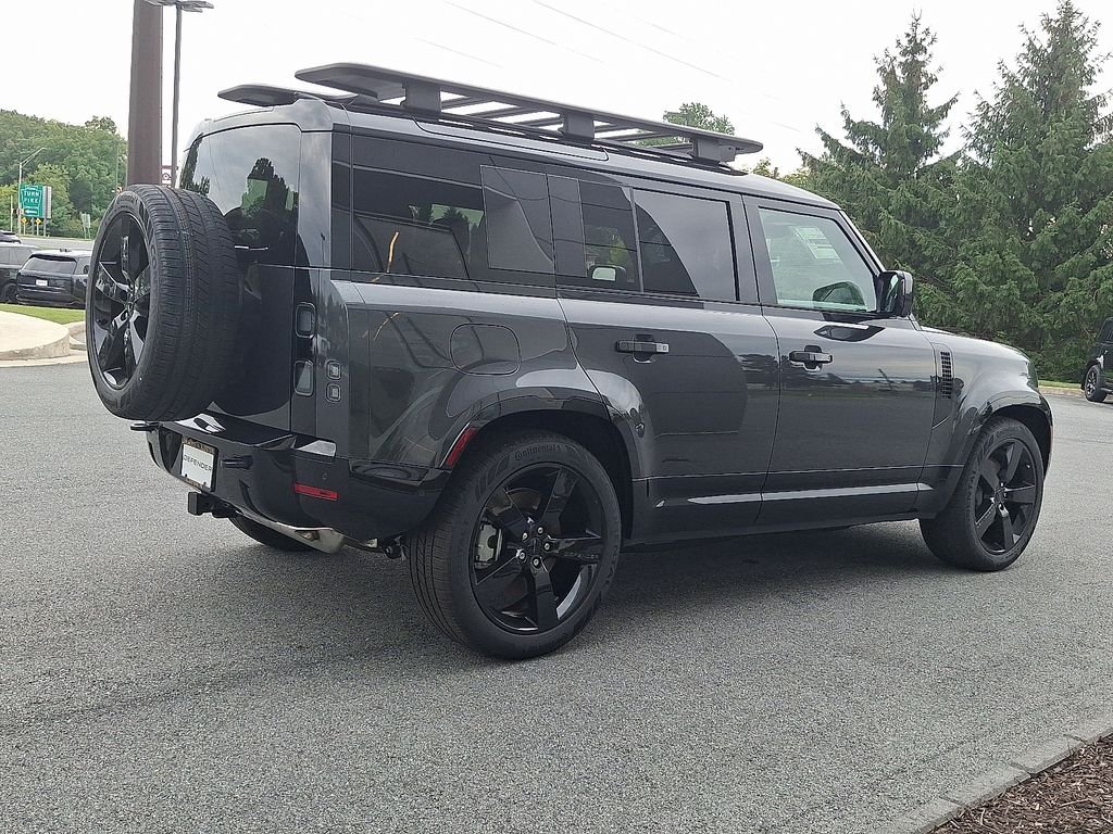 New 2026 Carpathian Grey Land Rover X-Dynamic SE image 3