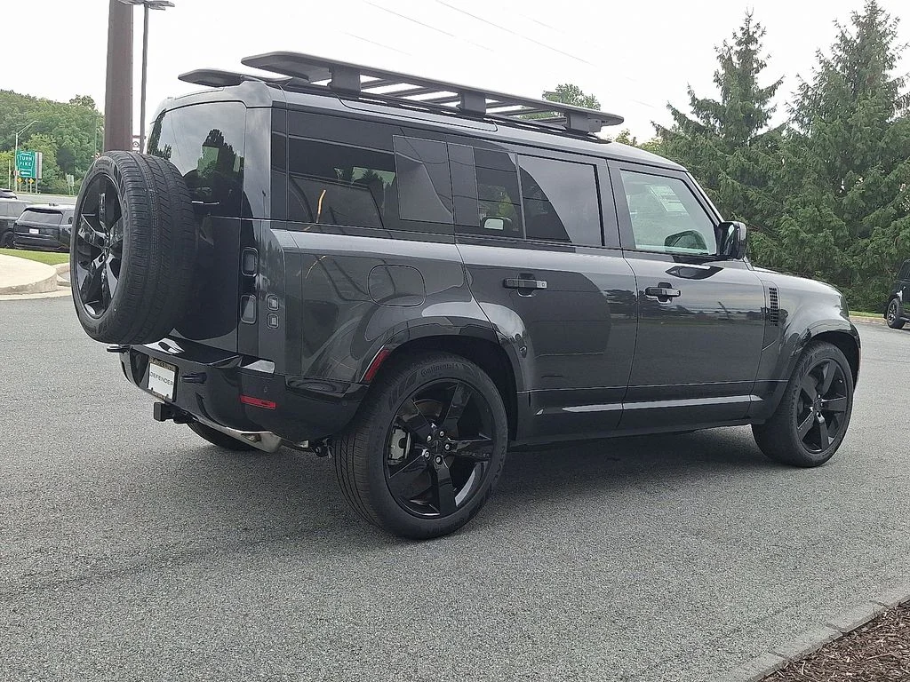 New 2026 Carpathian Grey Land Rover X-Dynamic SE image 3