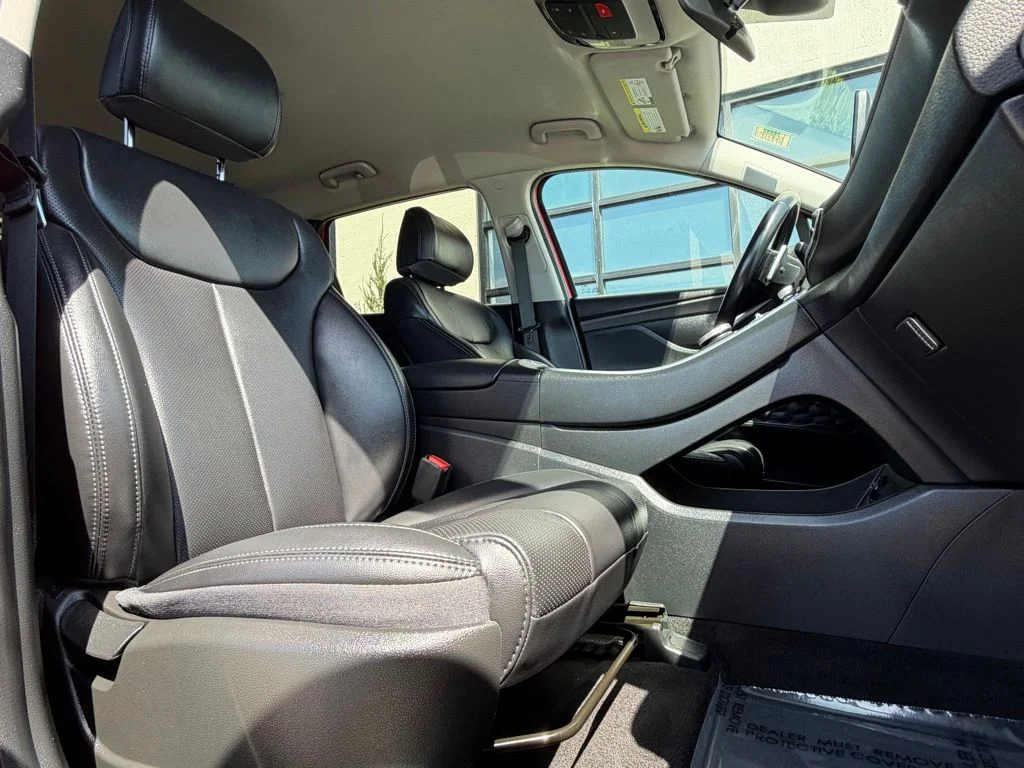 Used 2023 Red Hyundai XRT image 10