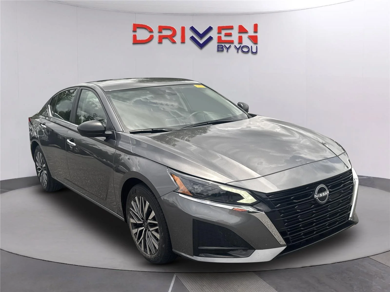 Used 2025 Gun Metallic Nissan SV image 2