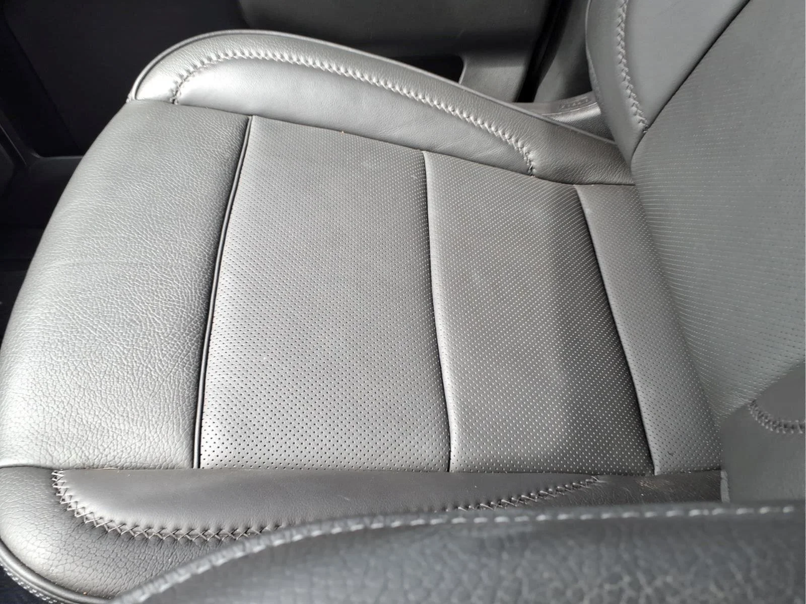 Used 2024 Onyx Black GMC Denali image 26