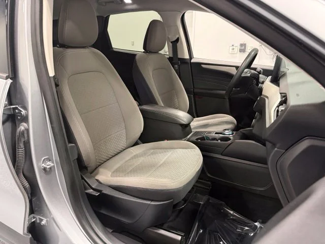 Used 2021 Silver Ford SE image 31