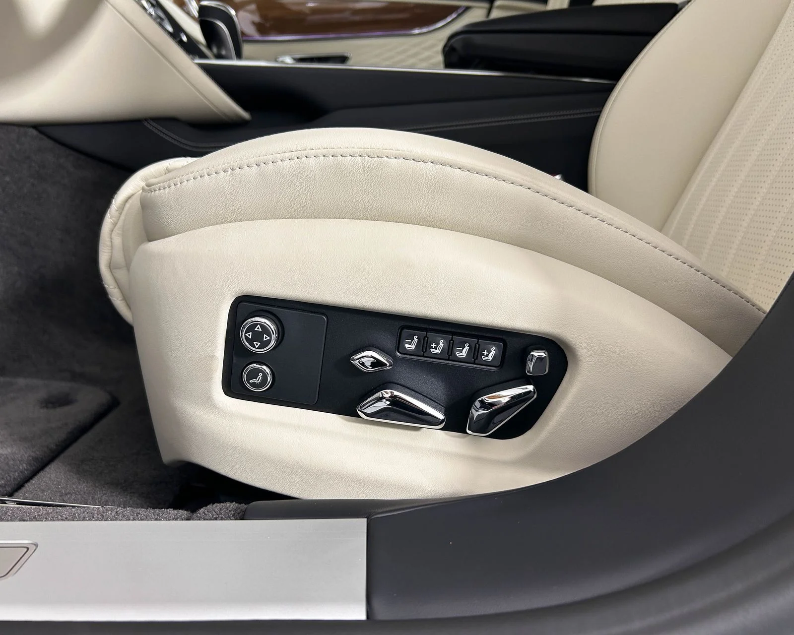 New 2026  Bentley Azure image 18