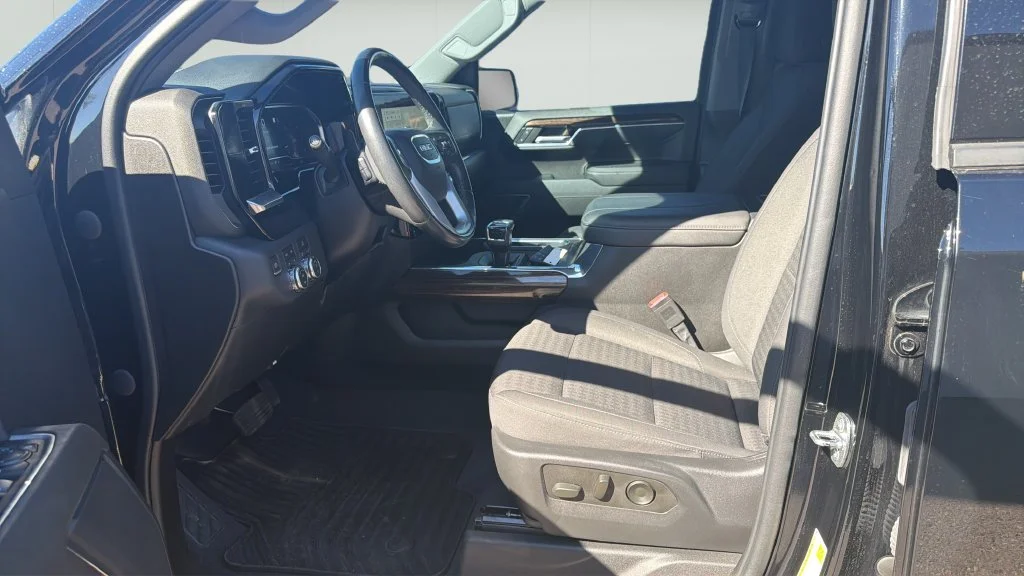 Used 2023 Black GMC Elevation image 16